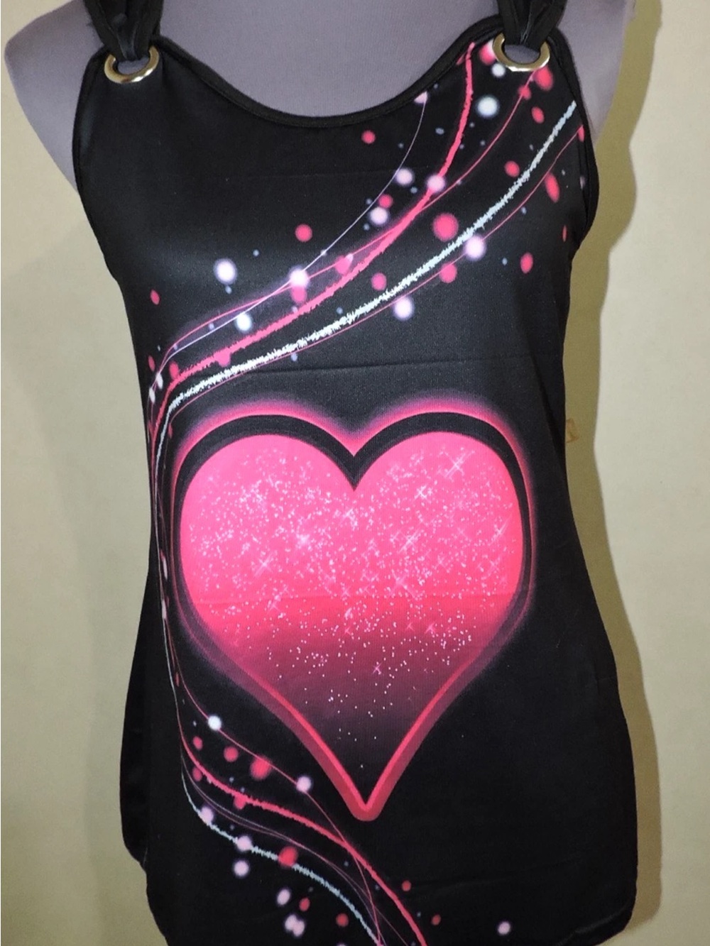 Women’s Sleeveless Shirt w/ Heart Design Size M Never worn
